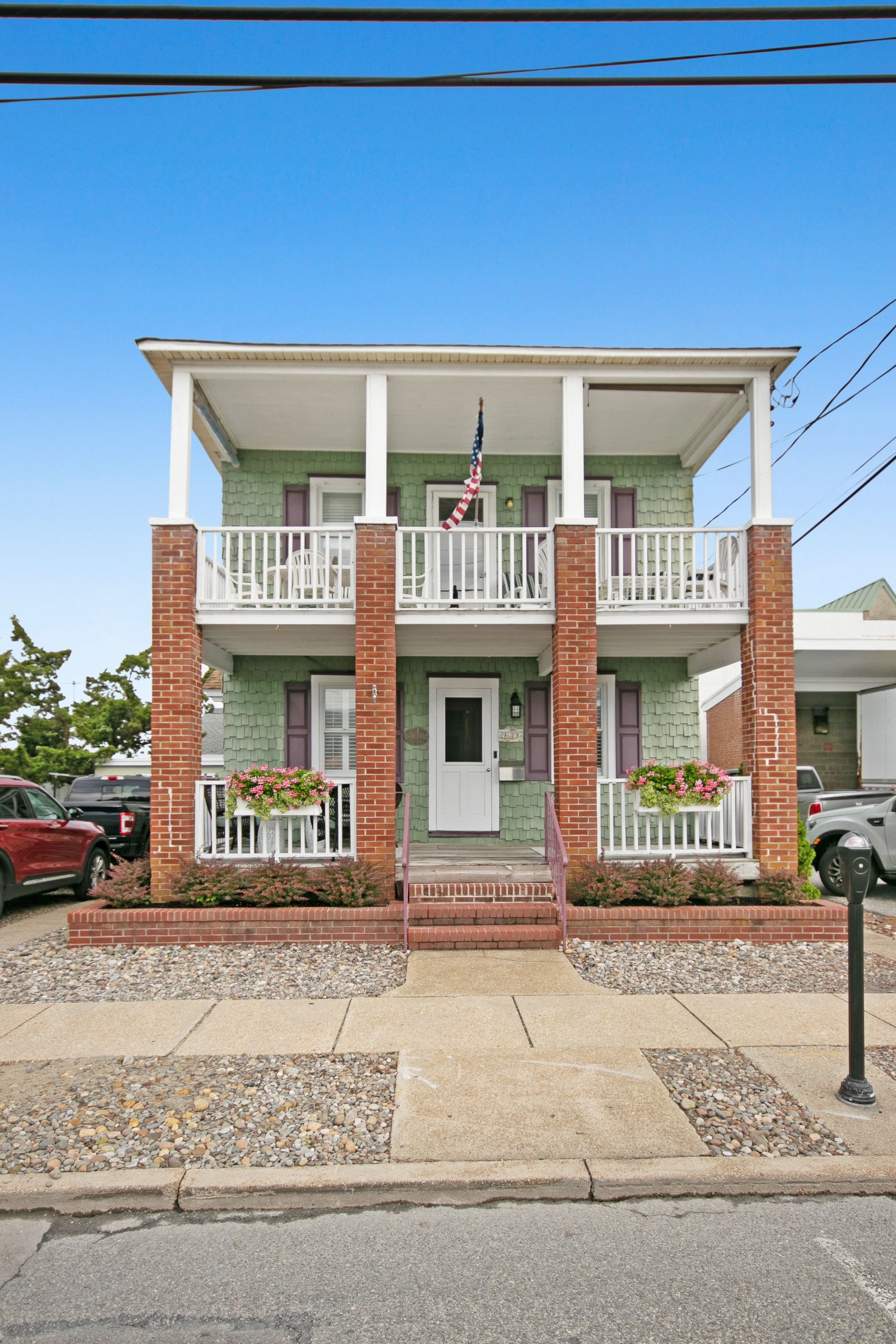 Victory Stroll - front exterior